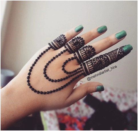 Bohemian Finger Mehndi Pattern